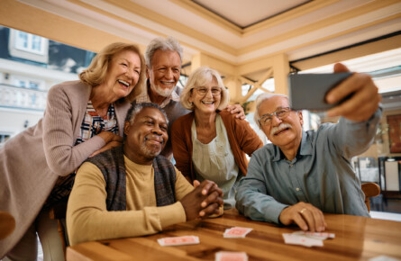 iStock-1413583709-1-445x290 Danke allen Ehrenamtlichen des DRK in Bremen zum Tag des Ehrenamts